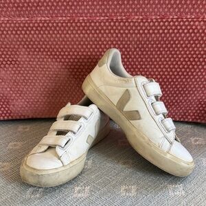 Veja Women’s Cream and Beige Velcro Sneakers